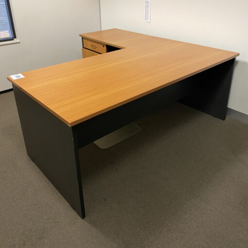 Desk and Return - 1800 x 1800 - SOLD