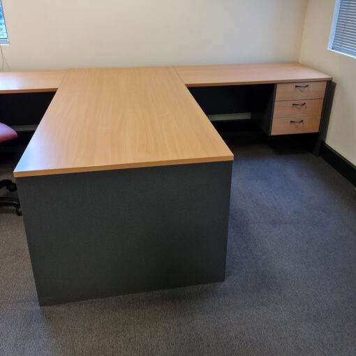 Desk and Return - 1800 x 1800 - SOLD