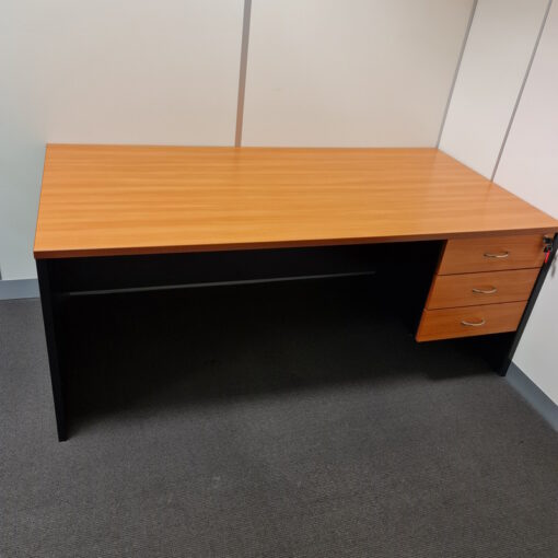 Straight Desk - 1800 x 900 - SOLD