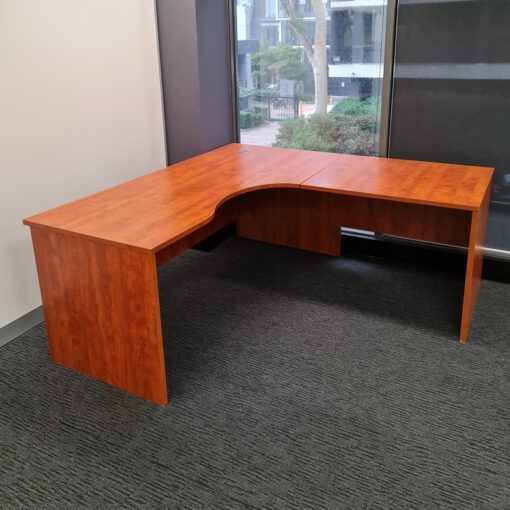 Corner Workstation - 1800 x 1800 - SOLD