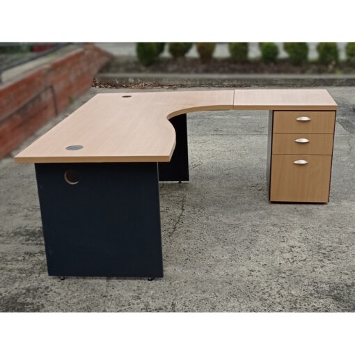 Corner Workstation - 1800 x 1800 - SOLD
