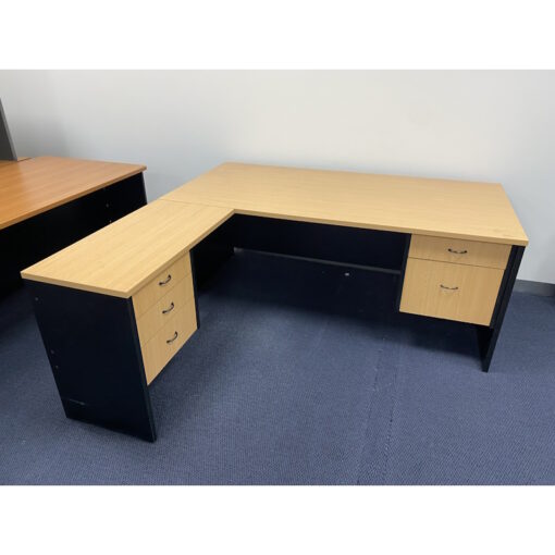 Desk and Return - 1800 x 1800 - SOLD