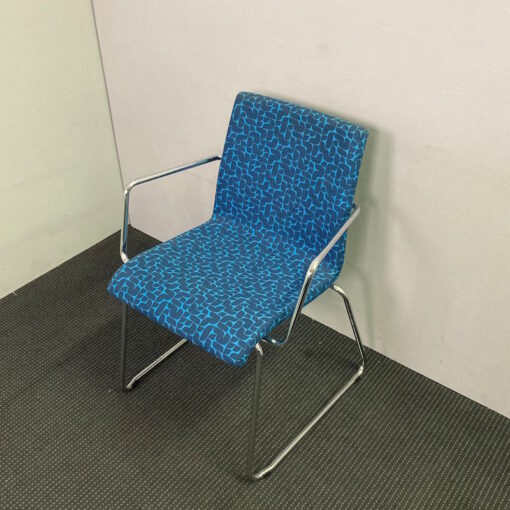 Meeting Chair with armrests - 1 available - Image 3