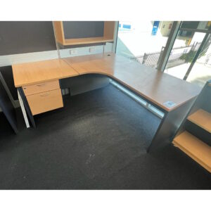 Corner Workstation 1800 x 1800 - 1 available