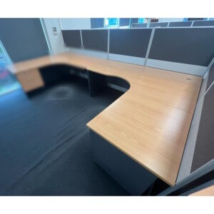 Corner Workstation 1800 x 1800 - 1 available