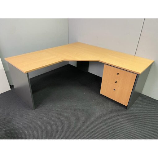 Corner Workstations 1800 x 1800 - SOLD - Image 4