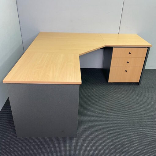 Corner Workstations 1800 x 1800 - SOLD - Image 3