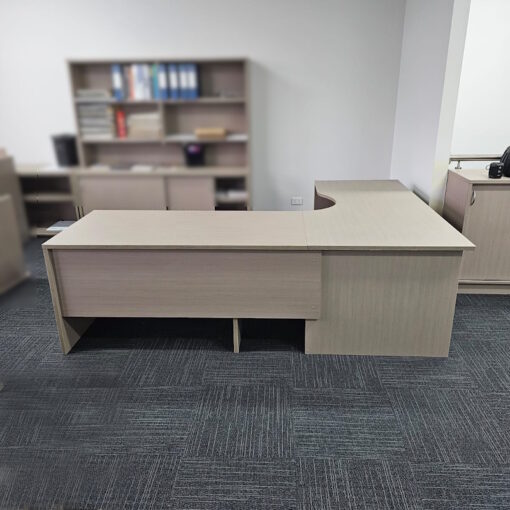 Corner Workstation 1800 x 2400 - SOLD