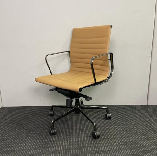 Sax Leather Executive Chairs by KROSt - SOLD - Image 2