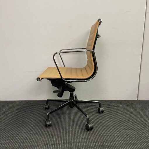 Sax Leather Executive Chairs by KROSt - SOLD - Image 3