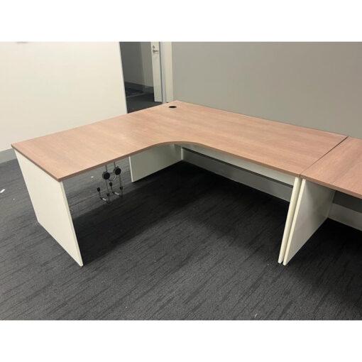 Corner Workstation 1800 x 1800 - 7 available