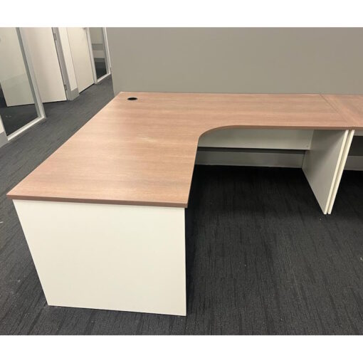 Corner Workstation 1800 x 1800 - 7 available - Image 2