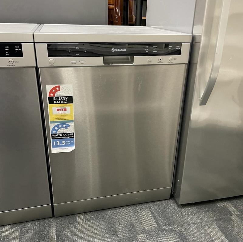 Westinghouse WSF6606X Freestanding Dishwasher SOLD Canterbury Used Office Furniture