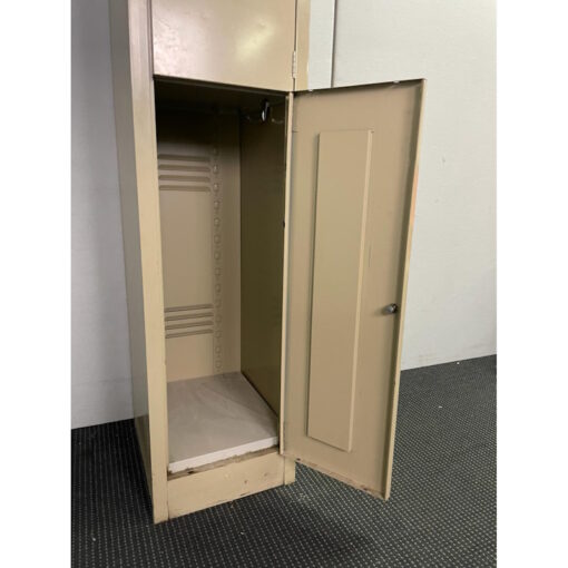2 Doors Locker - 1 available - Image 3