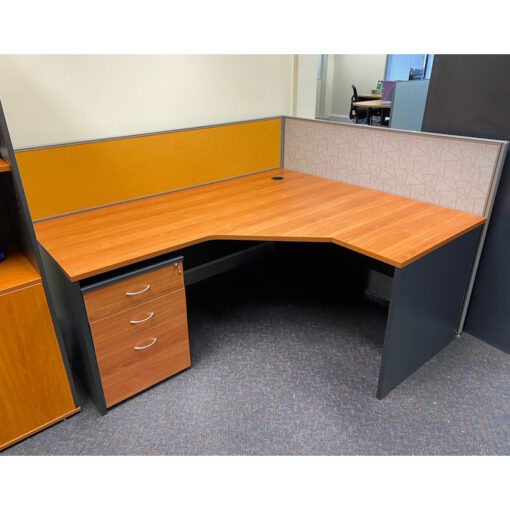 Corner Workstation - 1800 x 1500 - 1 available - Image 2