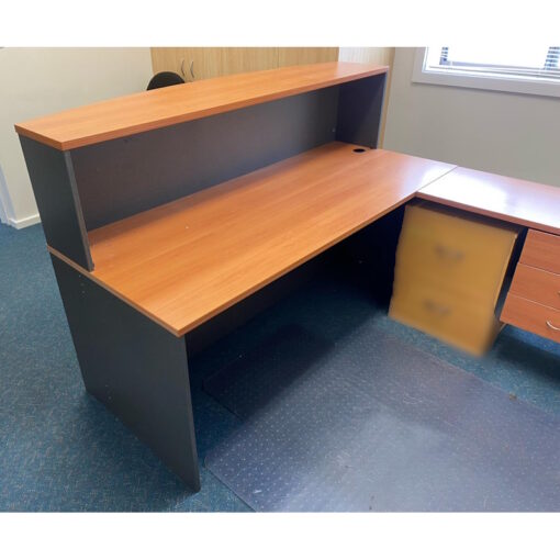 Reception Desk 1800 x 1800 - SOLD - Image 3