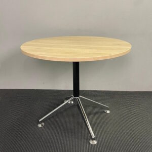 Round Table - 900mm in Diameter - 1 available