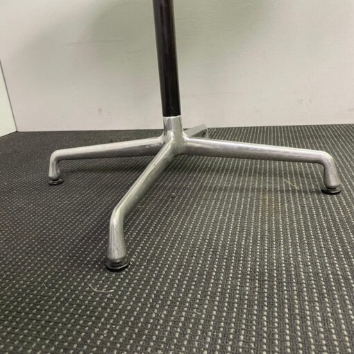 Round Table 800D with Herman Miller Eames® Universal Base - 1 available - Image 5