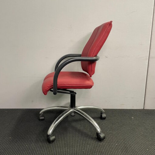 Formway Red Arq Mid Back Meeting Chairs - 8 available - Image 3