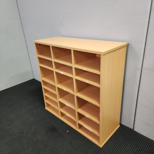 Pigeon Hole Unit 800W - 1 available - Image 3