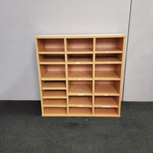 Pigeon Hole Unit 800W - 1 available