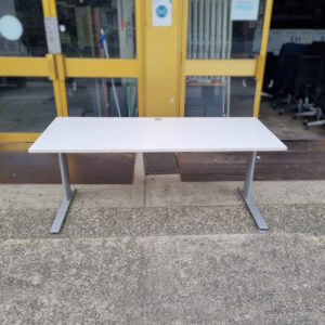Desk 2 sizes - 2 available