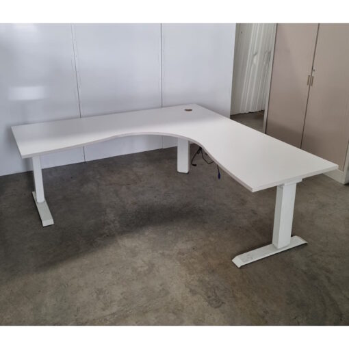 Electric Height Adjustable Corner Workstation 1800 x 1800 - SOLD - Image 2