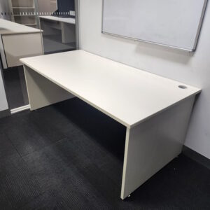 Straight Desk - 1800 x 900 - 26 available