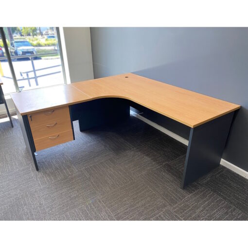 Corner Workstation - 1800 x 1800 - SOLD