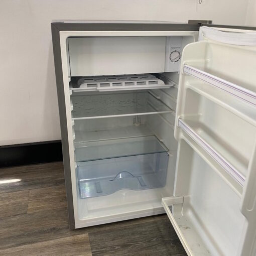 Hisense 120L Bar Fridge HR6BF121 - SOLD - Image 3