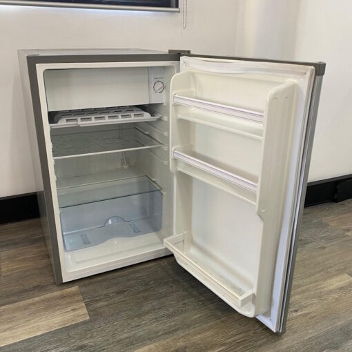 Hisense 120L Bar Fridge HR6BF121 - SOLD - Image 2