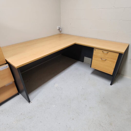 Desk and Return 1800 x 1800 - 1 available