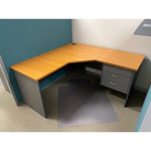 Corner Workstation - 1500 x 1500 - 1 available