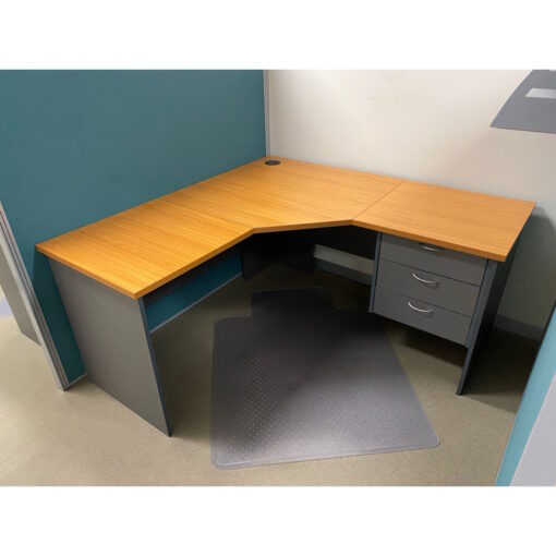 Corner Workstation - 1500 x 1500 - 1 available