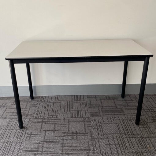 Small Table - 1200 x 600 - 32 available