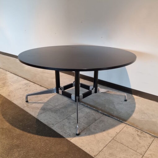 Round Table 1500D with Herman Miller Eames® Universal Base - 1 available - Image 2