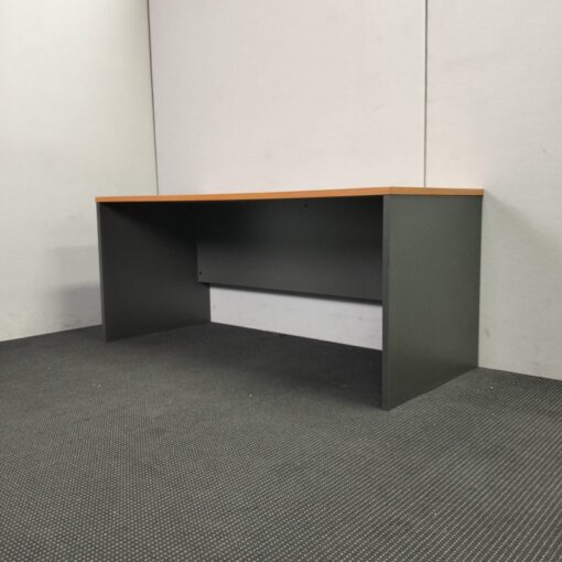 Straight Desk - 1650 x 700 - 1 available - Image 3