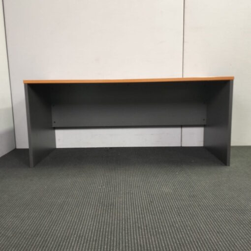 Straight Desk - 1650 x 700 - 1 available - Image 4