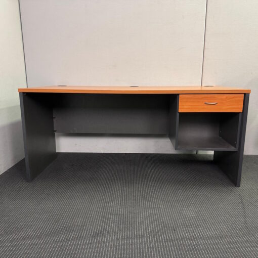 Straight Desk - 1650 x 800 - 2 available - Image 2
