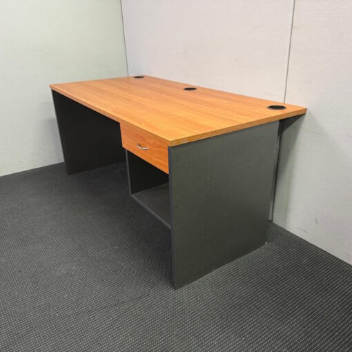 Straight Desk - 1650 x 800 - 2 available - Image 4