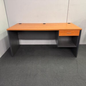 Straight Desk - 1650 x 800 - 2 available