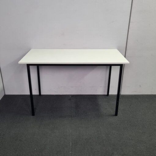 Table 1200 x 600 - 5 available