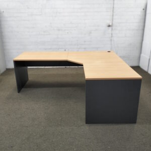 Corner Workstation 2100 x 1800 - 1 available
