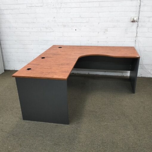 Corner Workstation 1800 x 1800 - 4 available - Image 2
