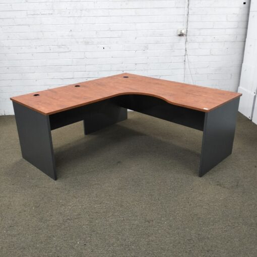 Corner Workstation 1800 x 1800 - 4 available