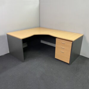 CORNER WORKSTATIONS