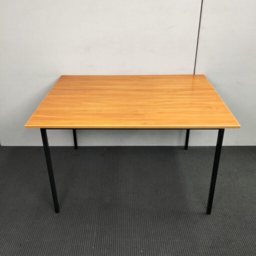 Table 1200 x 900 - 1 available