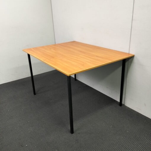 Table 1200 x 900 - 1 available - Image 2