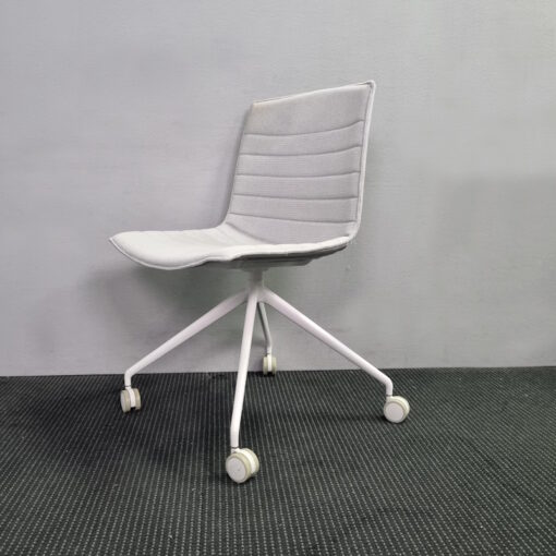 Catifa 46 4 Way Castor & Swivel Chair by Arper - 1 available - Image 2