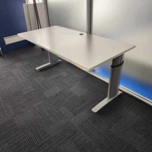 Straight Desk - 1600 x 750 - 9 available